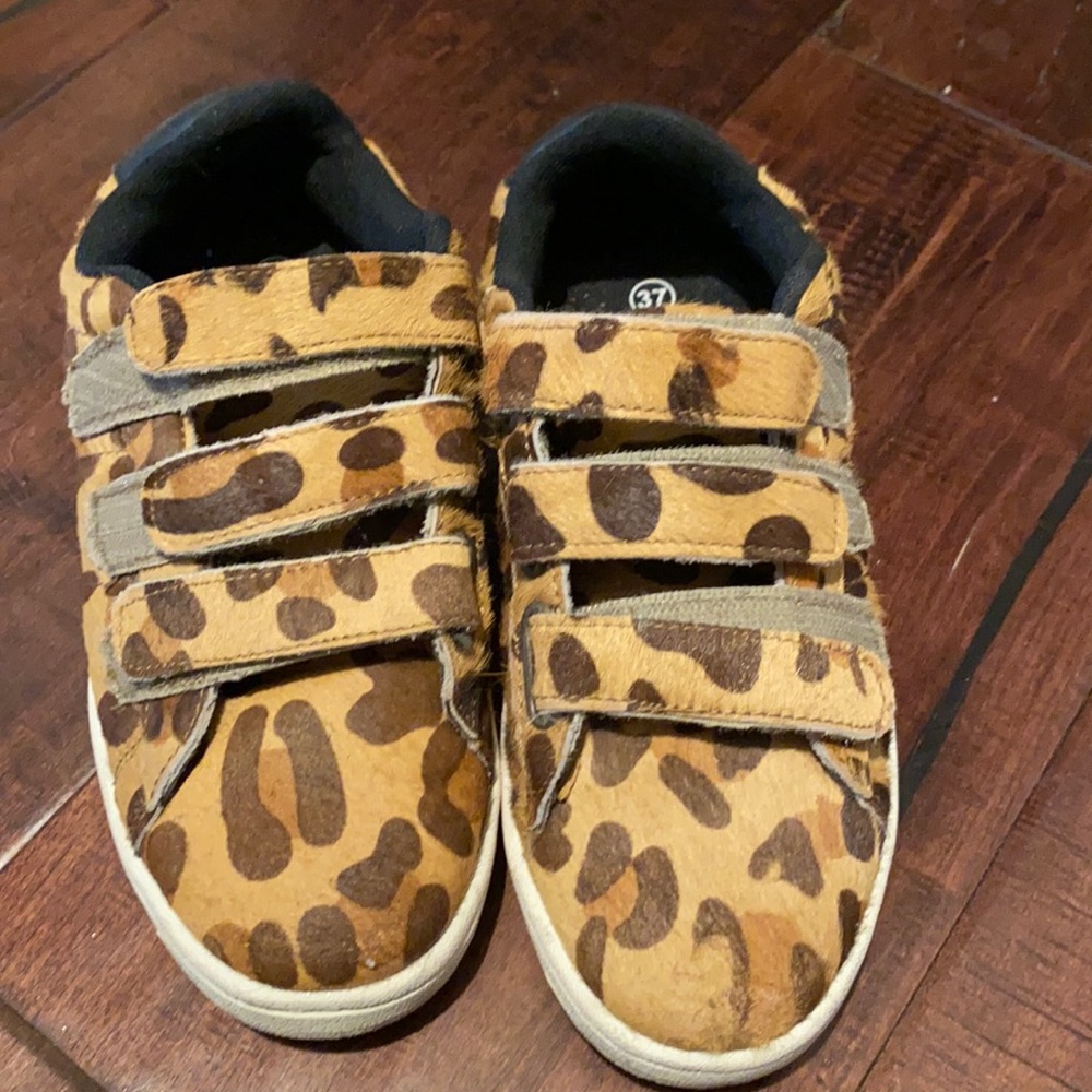 Kids Leopard Velcro strap shoes